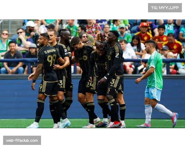 美职联球队利用球场宽度 边后卫助攻成常态 美职联球队利用球场宽度 边后卫助攻成常态